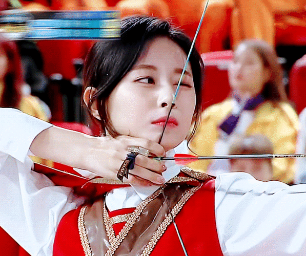 偶像运动会女子射箭项目放送 twice成功进入决赛!