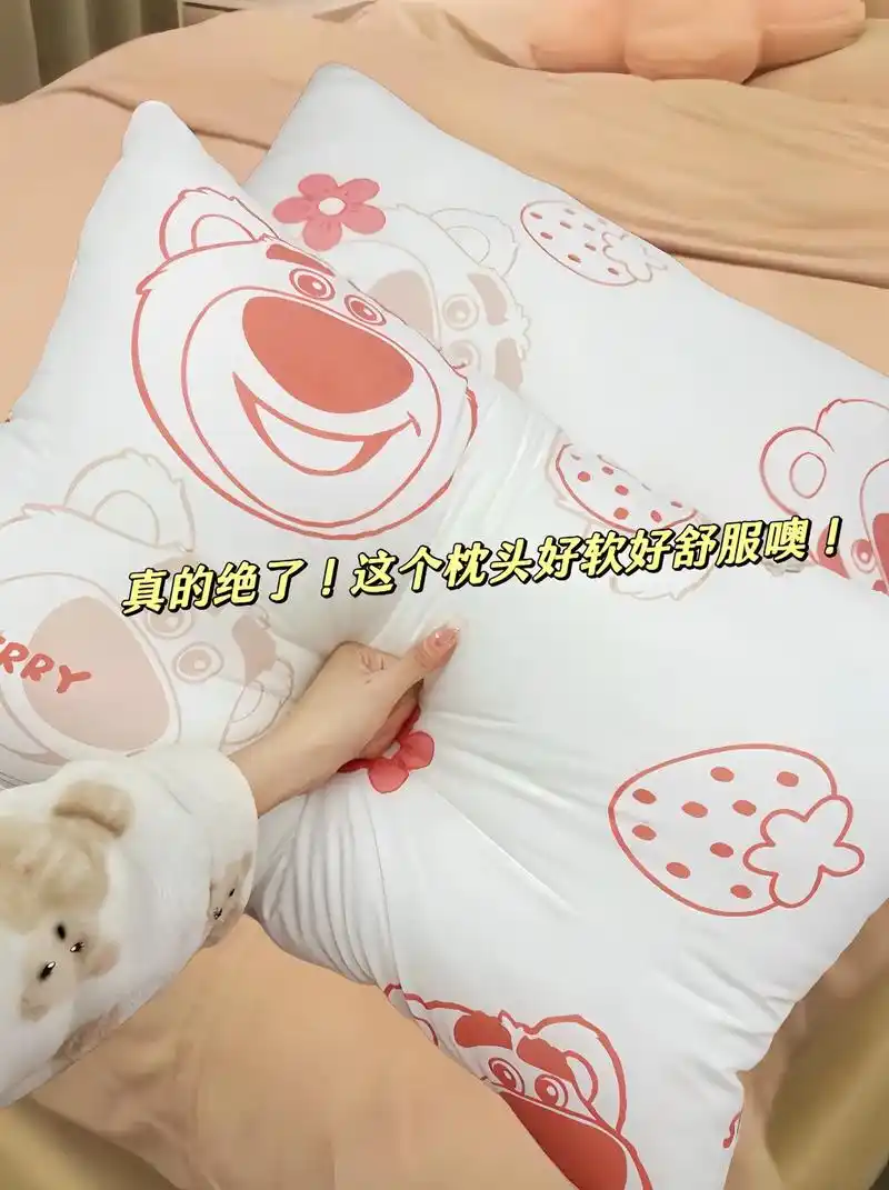 家人们,快去冲这个迪士尼柔丝枕!好大一个好软好蓬松,睡起来好 - 抖音