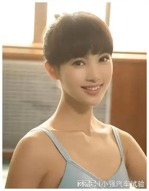 万万没想到,33岁"整容过度"的金晨,早已走上了另一条道路