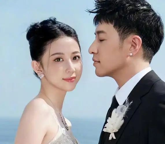 全身珠宝超百万,奢牌礼服与金晨撞衫|礼服|婚礼|宣云_新浪新闻