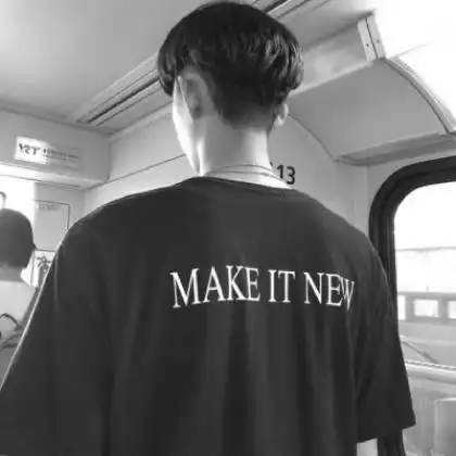 2020黑白男生背影头像伤感图片