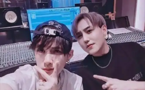 《有没有人告诉你》檀健次 制作人:赵泳鑫 歌词伴奏