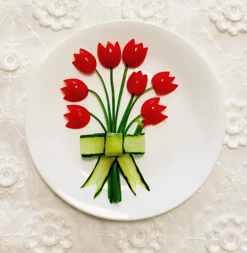 创意摆盘|郁金香花束水果拼盘～93 食材:小番茄,黄瓜,韭菜花 我的