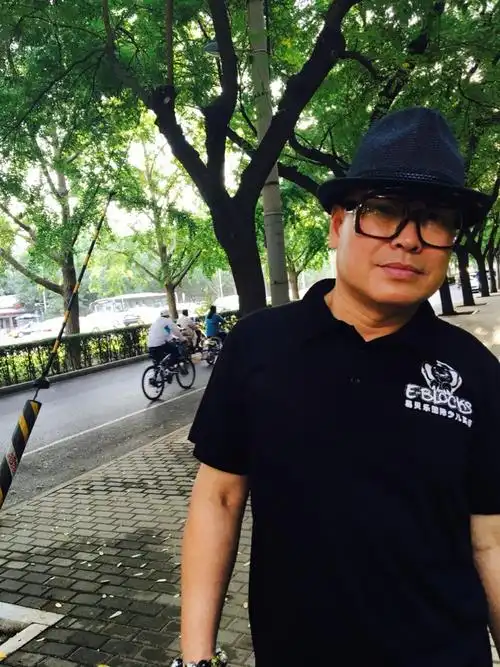 谁说只有四十岁的男人才是一枝花,四十岁的女人是玫瑰花