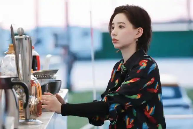 蒙面舞王李斯丹妮