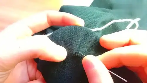 今天详细讲解下卫衣破洞的织补方法以及缝补技巧!