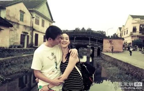 40岁前国脚第三次结婚 于根伟迎娶美女演员张雅蓓(图)