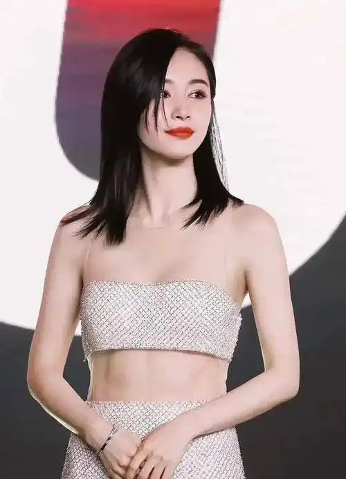 王子文真不愧小个子穿衣"鼻祖",日常私服从不掉链子,又美又飒_时尚