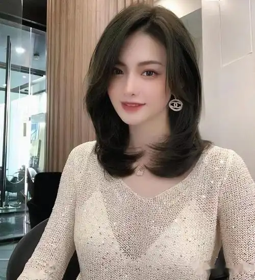 30岁一40岁女最新发型(4款有气质减龄落肩卷发推荐)