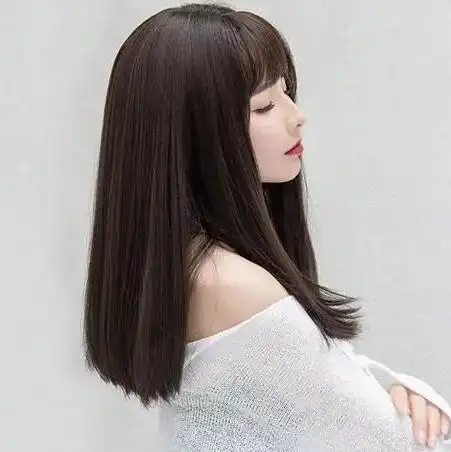 接下来是短发的初恋发型,这种类型的发型相对小巧清新,少女感强,现在