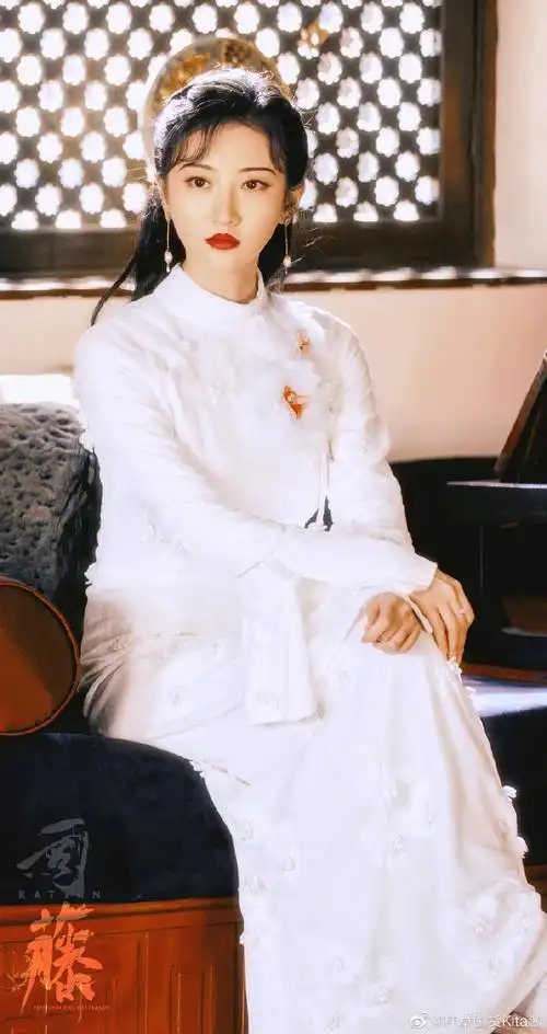 旗袍如何穿出时尚感#看司藤感受复古中国风穿搭的魅力,每一个造型都