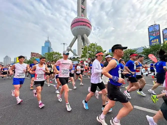 2023上海半程马拉松今晨开跑