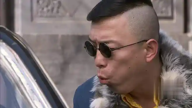 火线三兄弟:田三林向大小姐表白,看见三林新发型,连司机都笑了-影视综