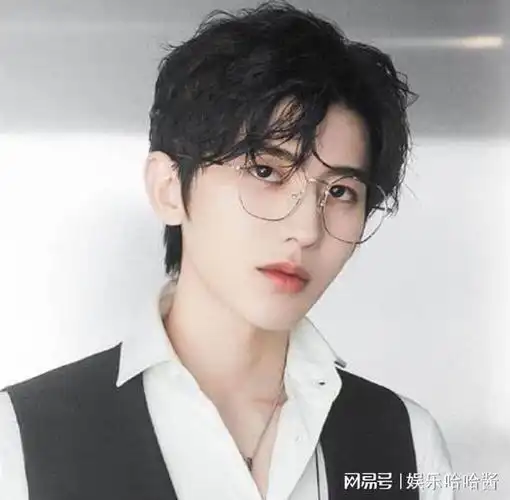 蔡徐坤不止一个娃知情人曝还有3个孩子刚成名就让女大佬怀孕