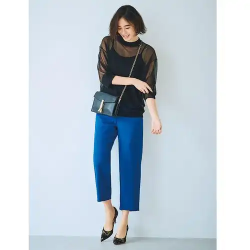 蓝色运动裤子搭配上衣图女,蓝色最佳颜色搭配图-气球屋