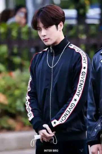 王嘉尔巴比龙# [熊猫] #王嘉尔papillon# [.