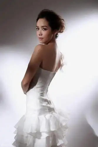 陈怡性感写真大方秀美背