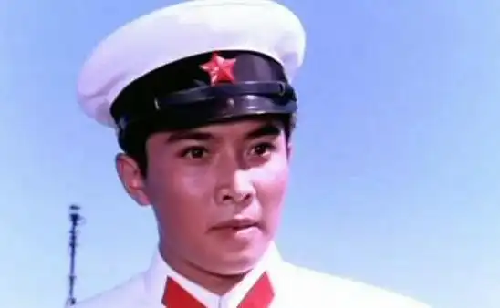 年轻时刚出道的唐国强真的帅看他20多岁的一组最帅剧照