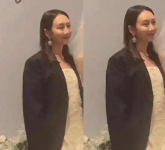 39岁王鸥低调出席妹妹婚礼前后张罗忙不赢穿礼裙发福被指怀孕