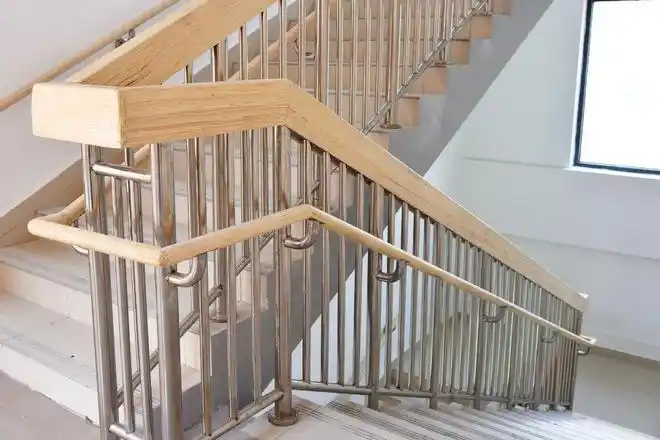 保障幼儿的安全,园方多次嘱咐建设方务必做好各项细节工程,"比如楼梯