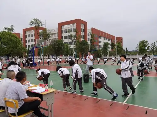 湘西州体育与健康教育教学比赛(高中组)在凤凰县高级中学举行(第五课)