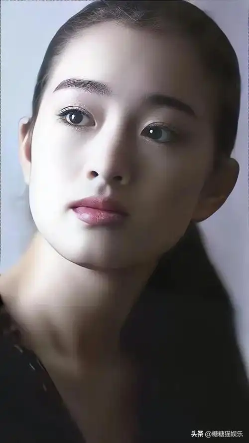 巩俐年轻时明艳动人,就这样的颜值还有人说不美_网易订阅