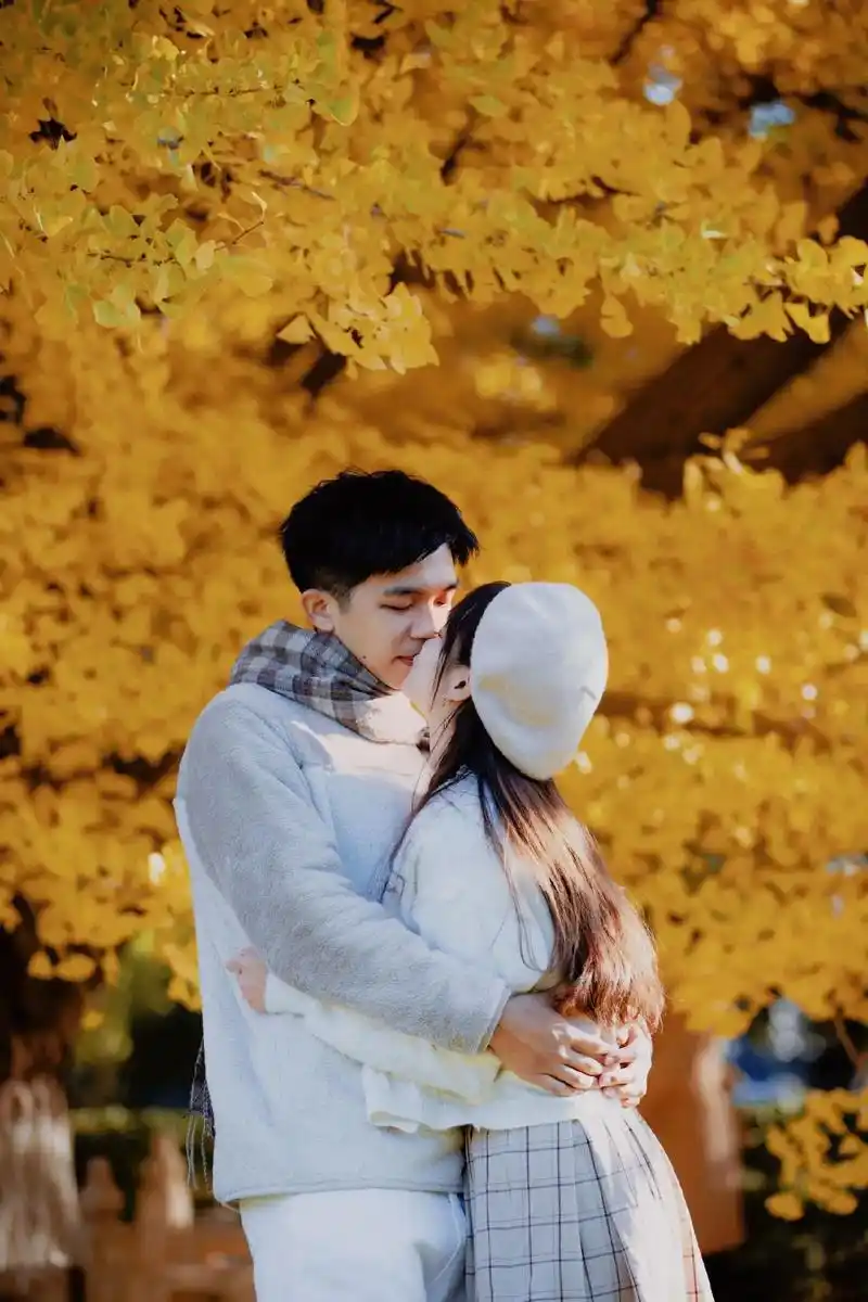 和小黄一起拍的第一套情侣写真  四季轮转,十月的北京被金黄拥抱 秋风