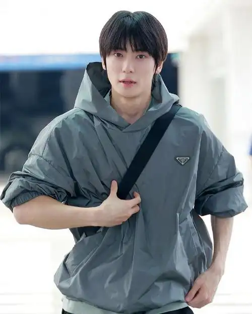 郑在玹  ×  prada  spring 2025 menswear