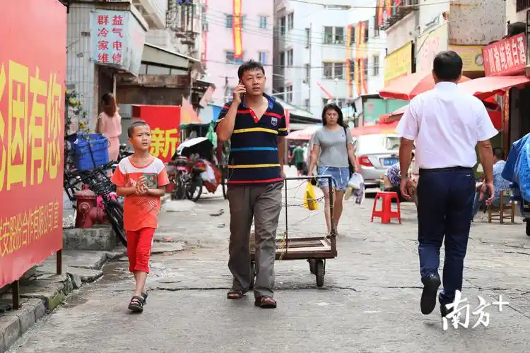图集| 进城陪练摊儿 乐享团聚时光——外来务工人员子女的"另类暑假"