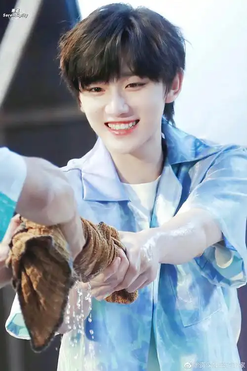 明星笑容能有多治愈#又是被丁程鑫的笑容治愈的一天笑容又甜又堪