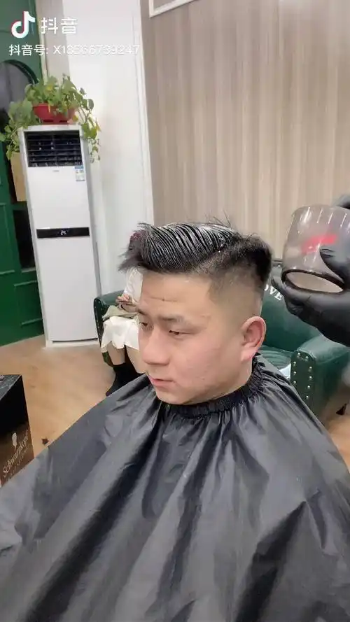 小哥哥头发沙发发质粗硬想要一款在家也好打理的发型安排自然纹理锡纸