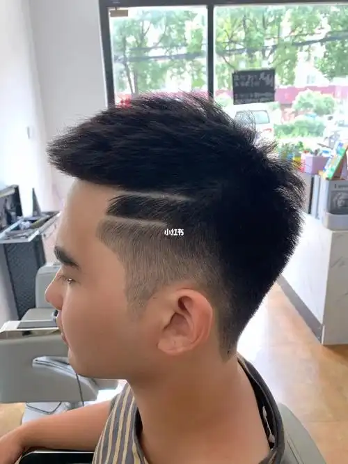 最新男生短发发型图片-男士短发-发型站,2022短发飞机头发型男男生