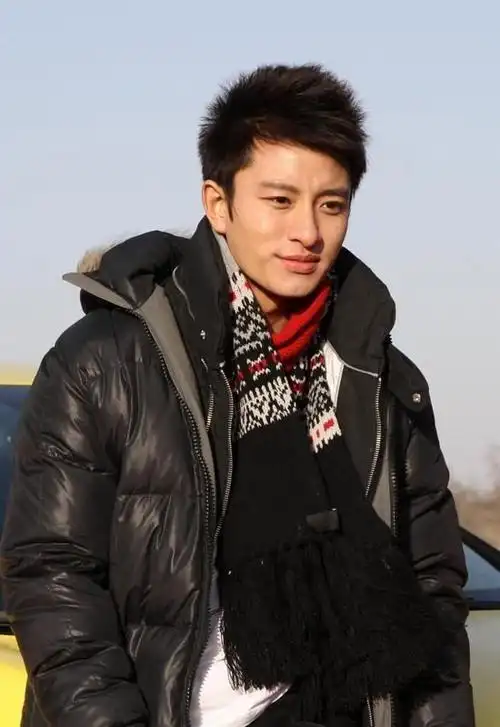 贾乃亮童年照曝光小时候不起眼没想到长大后变这么帅