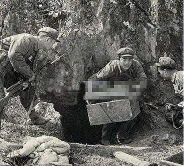 对越反击战越军用这种小伎俩挑战老师傅结果下场极为惨烈