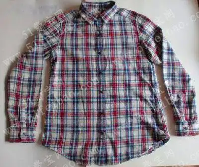 看看即便不会女红的我们是不是也能通过轻松的改造把旧衬衫变成上街