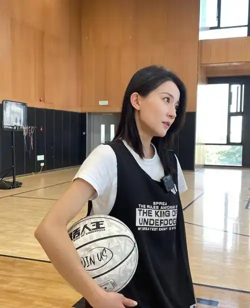 原创孙杨绯闻妻子张豆豆才貌双全代言多个品牌具备网红气质