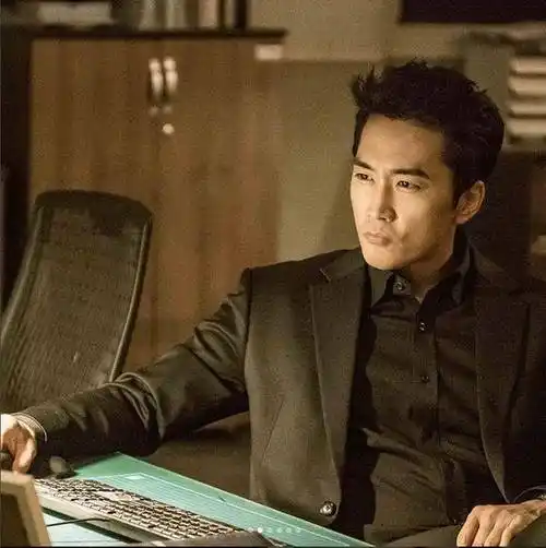 图/翻摄自宋承宪ig宋承宪也在ig上分享了不少剧照,相当的帅气.