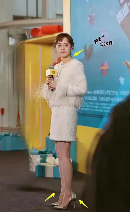 再看孙俪的全身照,当天因为穿着10cm的高跟鞋,孙俪的身材比例相当不错