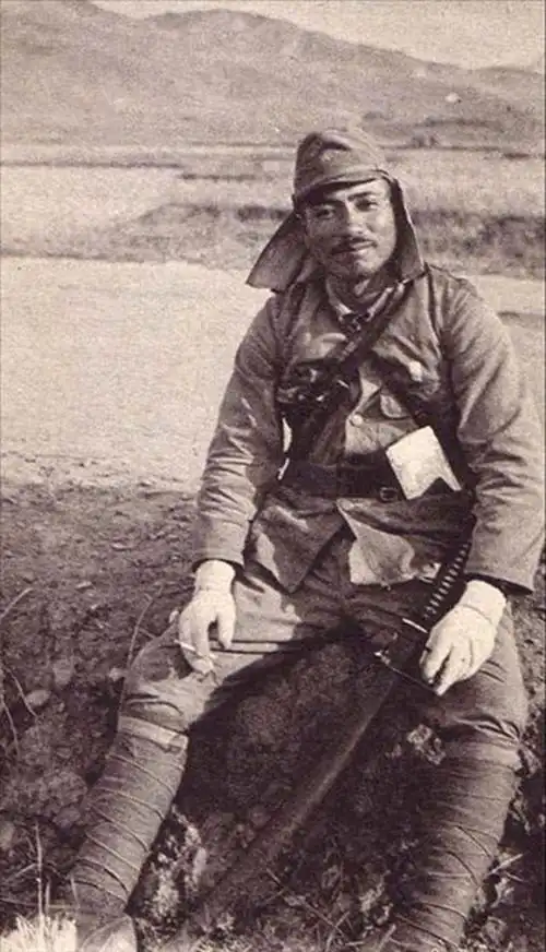 日本军人头戴的脑袋后面两片布是什么东西? - 石塘网