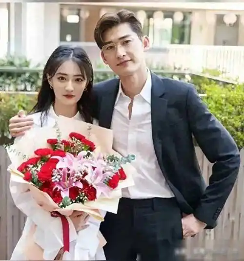 天呐徐璐和张翰携手步入了婚姻的殿堂甜蜜幸福