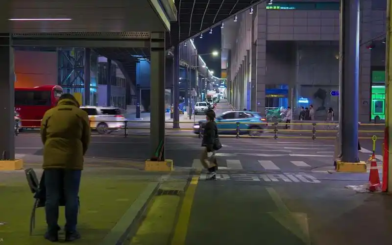 【超清韩国】夜晚在韩国首尔街头散步漫步