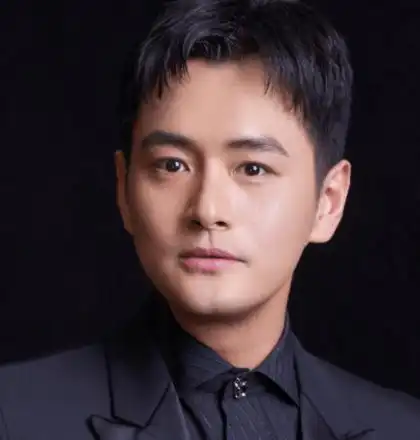 他是"容嬷嬷"的"儿子":出道多年一直不火,女子却一炮而红_李明启_王雨