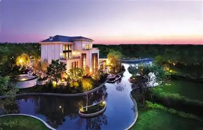 位于中央别墅区的恒大丽宫新品推出58栋别墅楼王,户型最大可至1600