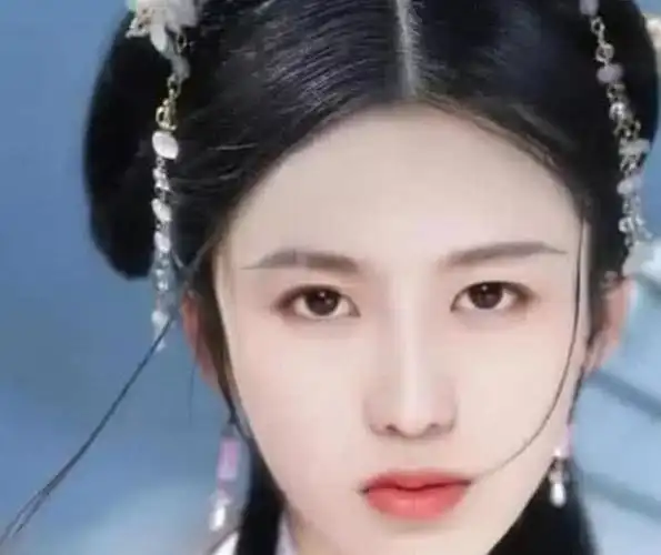 当蔡徐坤穿女装后网友这颜值能甩艾比几条街