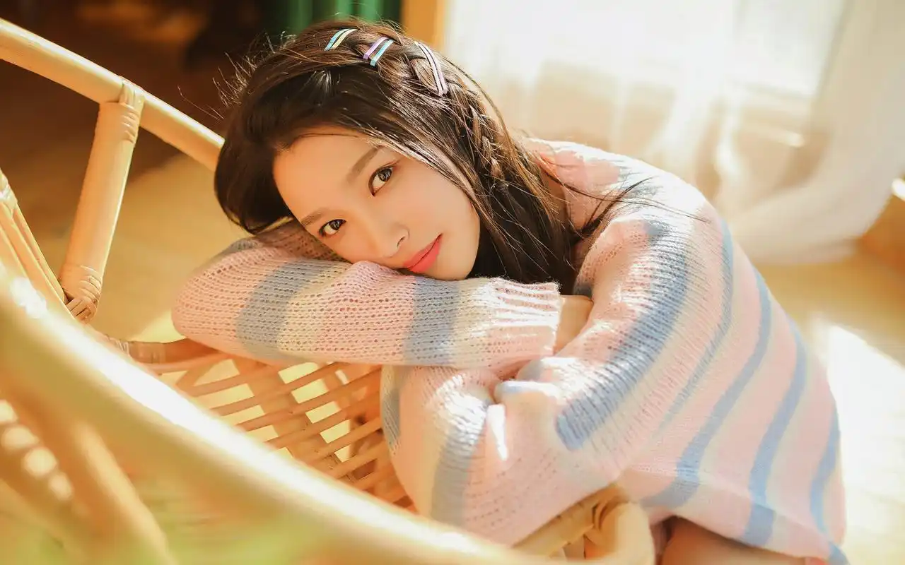 长腿美少女唯美写写真图片桌面壁纸