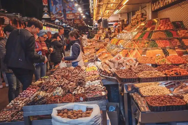 波盖利亚市场被誉为欧洲最美的菜市场,也是欧洲最大的有顶集市,来