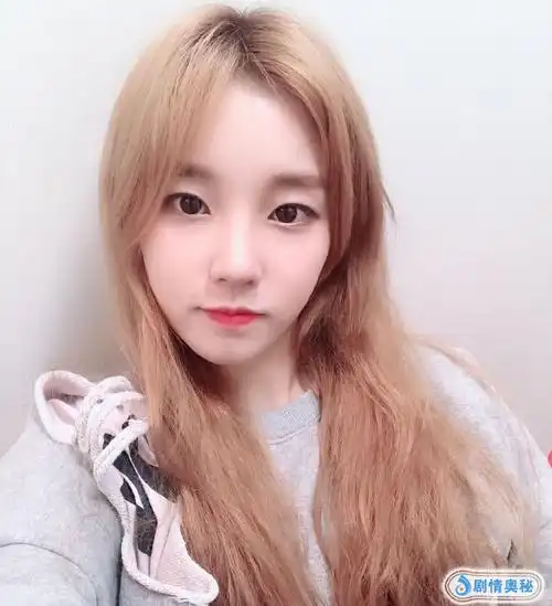 宋雨琦为何一直是卷发?看到拉直发造型时,粉丝直呼认不出