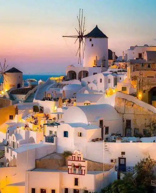 唯美的希腊爱琴海宁静的圣托里尼