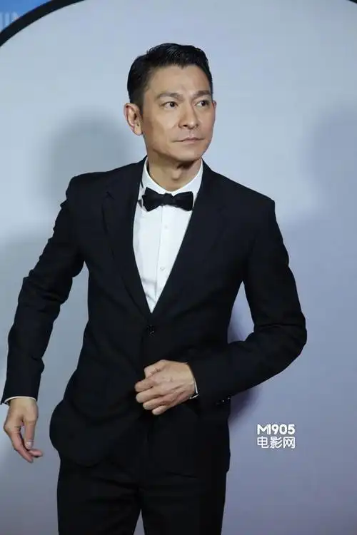 林志玲,刘德华现身后台 双双着黑色礼服亮相