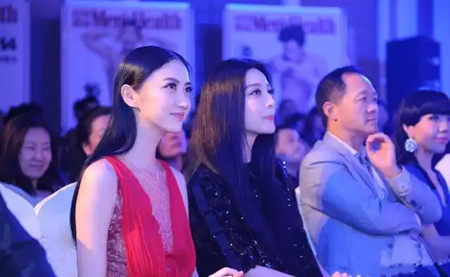 景甜范冰冰同台出席活动,范爷气场不敌景甜,与其大肆交谈!